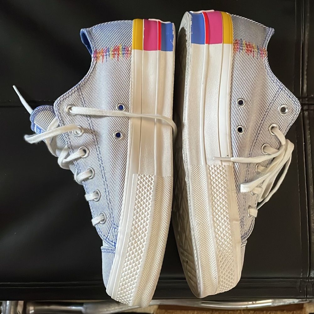 Converse - Picture 2 of 5